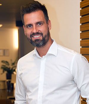 Dr. Lukas Hanak Dr. Lukas Hanak